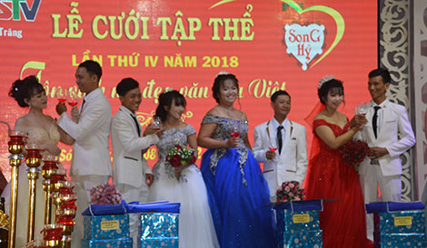 Ấm áp đám cưới tập thể cho người lao động nghèo Sóc Trăng