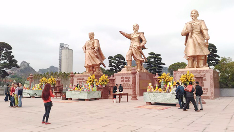 Tăng cường kiểm tra lễ hội, vận động nhân dân hạn chế đốt vàng mã