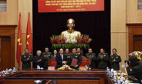 Những “thầy giáo quân hàm xanh” xóa mù chữ cho 10.000 học viên