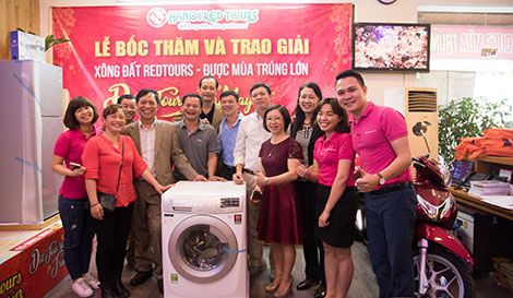 Đầu xuân nhiều khách hàng mua tour trúng giải lớn