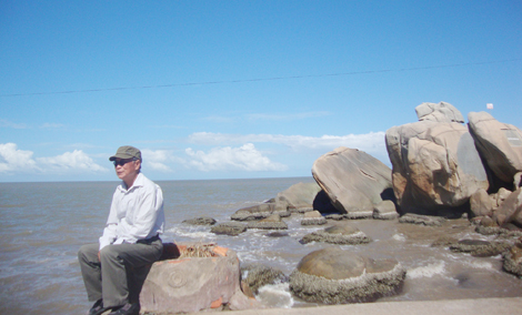 Hòn Đá Bạc và bác Ba Phi