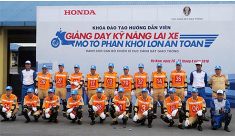 Đào tạo lái xe mô tô phân khối lớn cho cán bộ CSGT 