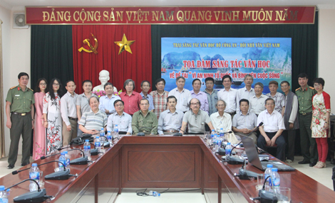 Không chỉ là đề tài văn chương