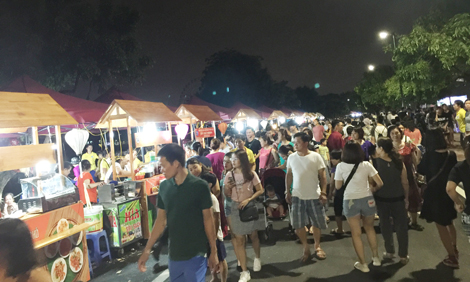 Đơn điệu hoạt động văn hóa tại phố đi bộ thứ 2