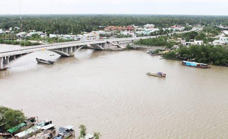 Dòng sông in bóng lịch sử xứ dừa