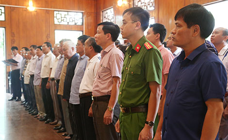 Cán bộ quản lý các trường CAND dâng hương tưởng niệm Chủ tịch Hồ Chí Minh