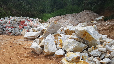 Báo động tình trạng khai thác bất hợp pháp đá Thạch anh tại Bảo Lộc