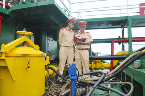 Giữ bình yên cho những tuyến sông