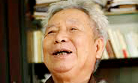 “Thơ là một lạng cảm hứng cộng với một tạ mồ hôi”