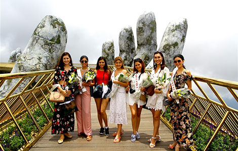 7 hoa hậu thế giới check in tại cây cầu nổi tiếng thế giới tại Việt Nam