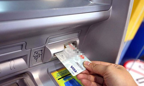 Trộm thẻ tín dụng của bạn, rút 300 triệu đồng