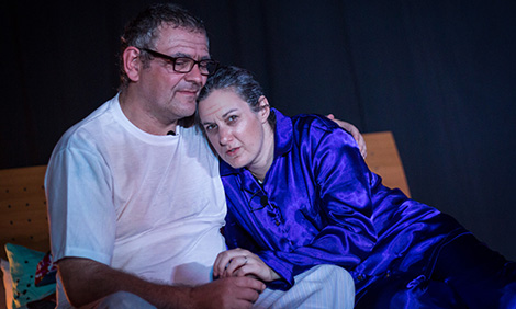 Kịch tiếng Anh: Đường dài còn lắm gian nan