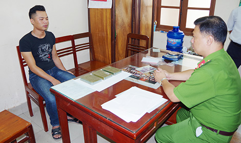 Vừa ra tù lại vận chuyển trái phép 3 bánh heroin