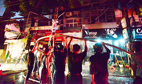 Cảm phục những chiến sĩ chống “giặc lửa” trên đường La Thành