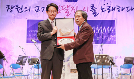 Nhà thơ Nguyễn Quang Thiều: Người Việt có ai không yêu thơ?