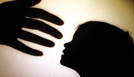 Thợ mộc xâm hại bé gái 13 tuổi nhiều lần