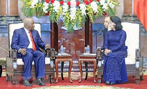 Quyền Chủ tịch nước tiếp nguyên Tổng thống Mozambique