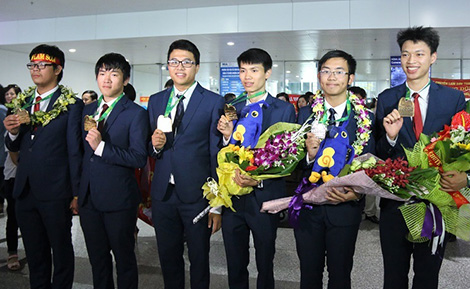 Đề xuất tặng Huân chương Lao động cho học sinh đạt Huy chương vàng thế giới