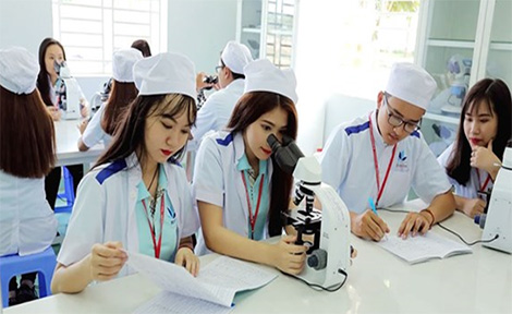 Mở xưởng thực hành, gắn đào tạo với thị trường