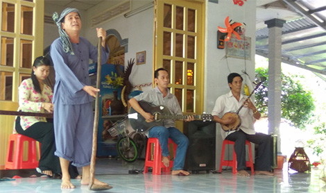 Thú chơi ngông của ông bầu cải lương