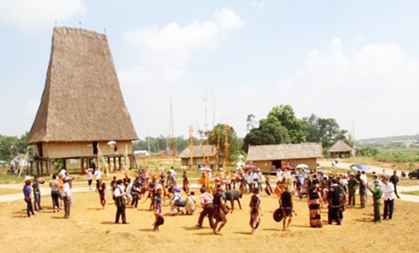 Để "làng" ngày thêm đông vui 