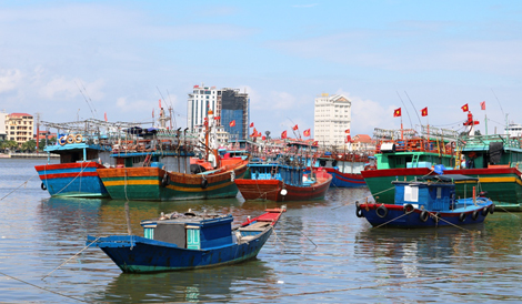 Thiếu lao động, nhiều tàu cá phải nằm bờ