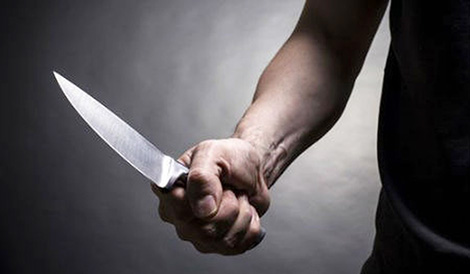 Nửa đêm về nhà phát hiện người đàn ông “ngủ nhờ” với vợ