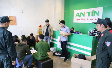 Khám xét 5 cơ sở cầm đồ cho vay nặng lãi ở Hà Tĩnh