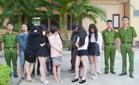 Bắt nhóm thanh niên thuê khách sạn để sử dụng ma túy