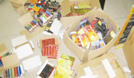 Thu giữ hơn 9000 sản phẩm pháo sáng, pháo khói  và pháo điện không rõ nguồn gốc