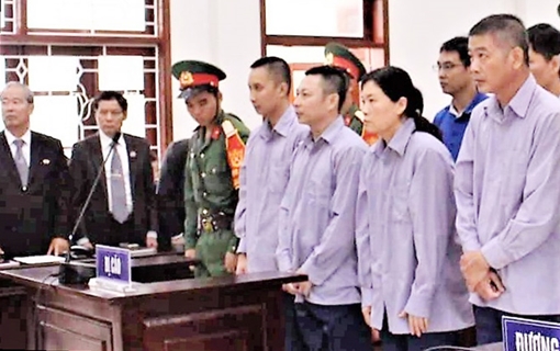 Lĩnh án vì buôn lậu gần 4,8 triệu lít xăng A92