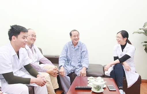 Những “đoá quỳnh” lặng lẽ bên giường bệnh