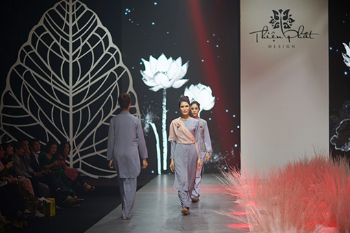 Dùng nghệ thuật sân khấu nâng cao văn hóa mặc chốn tôn nghiêm