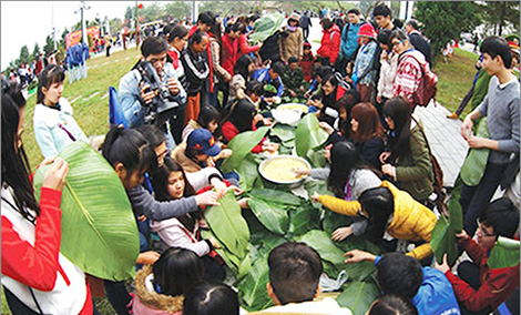 Chương trình “Gói bánh chưng xanh cùng người nghèo ăn Tết” 