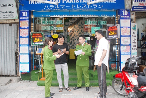 Những câu chuyện đẹp về Công an ở khu “phố Tây”