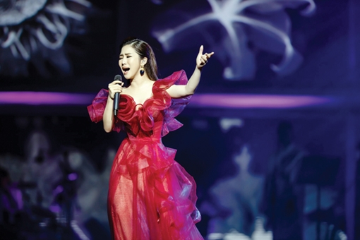 Ca sĩ tuổi Hợi Hương Tràm: "Em gái mưa"