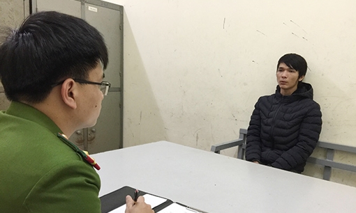 Níu kéo tình cảm không thành, mang lựu đạn tới gài cửa nhà bạn gái