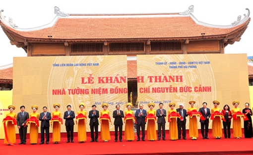 Thủ tướng Nguyễn Xuân Phúc cắt băng khánh thành Nhà tưởng niệm đồng chí Nguyễn Đức Cảnh