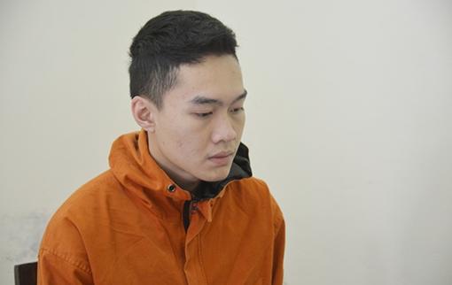 Xe máy đèo 3 thanh niên "lượn" các phố ném pháo gây rối trật tự công cộng 