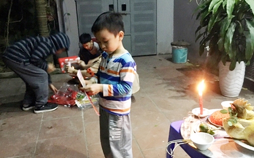 Tục “lì xì” đầu năm: Nét đẹp truyền thống đang bị mai một, biến tướng