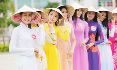 Áo dài Việt đang đối diện những thách thức cách tân?