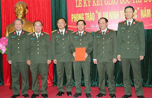 Cụm thi đua số 1 ký giao ước thi đua phong trào “Vì An ninh Tổ quốc năm 2019” 