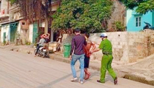 Con trai nghi ngáo đá chém trọng thương bố mẹ 