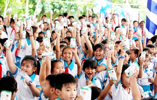 Hà Nội “nóng” vấn đề tuyển sinh đầu cấp và sữa học đường