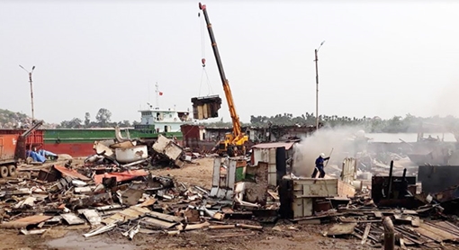 Chấm dứt hoạt động cơ sở phá dỡ tàu cũ trái phép
