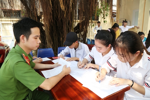 Cấp căn cước công dân cho học sinh phục vụ kỳ thi THPT ngày thứ 7, chủ nhật