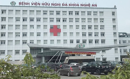 Khởi tố nhóm đối tượng hành hung bác sĩ