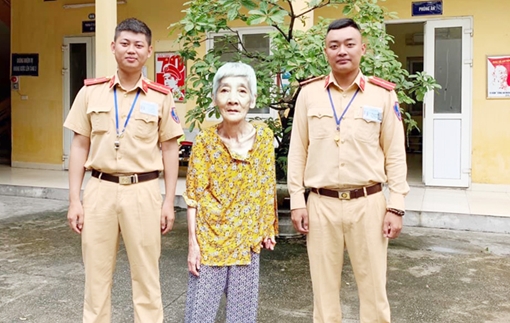 Giúp một cụ bà đi lạc khỏi nhà hơn 10km