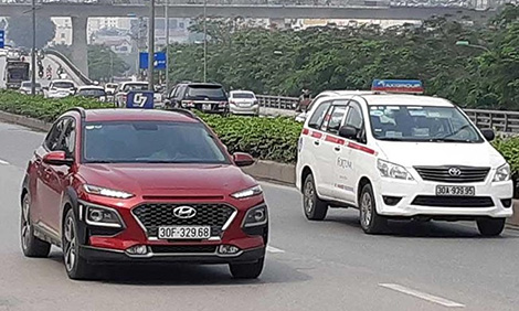 Bộ Giao thông vận tải tiếp tục đề xuất xe công nghệ phải gắn hộp đèn