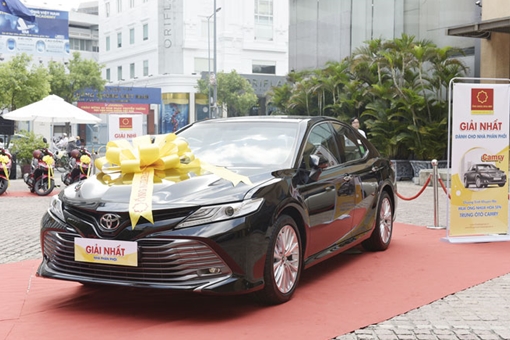 Trao giải thưởng chương trình “Mua Ống nhựa Hoa Sen – Trúng ô tô Camry” kỳ 1